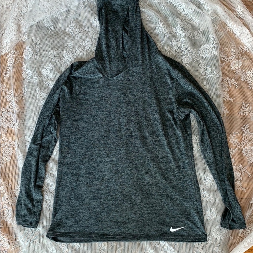 🧘🏼‍♀️Nike dry fit longsleeve shirt w/hood🧘🏼‍♀️
